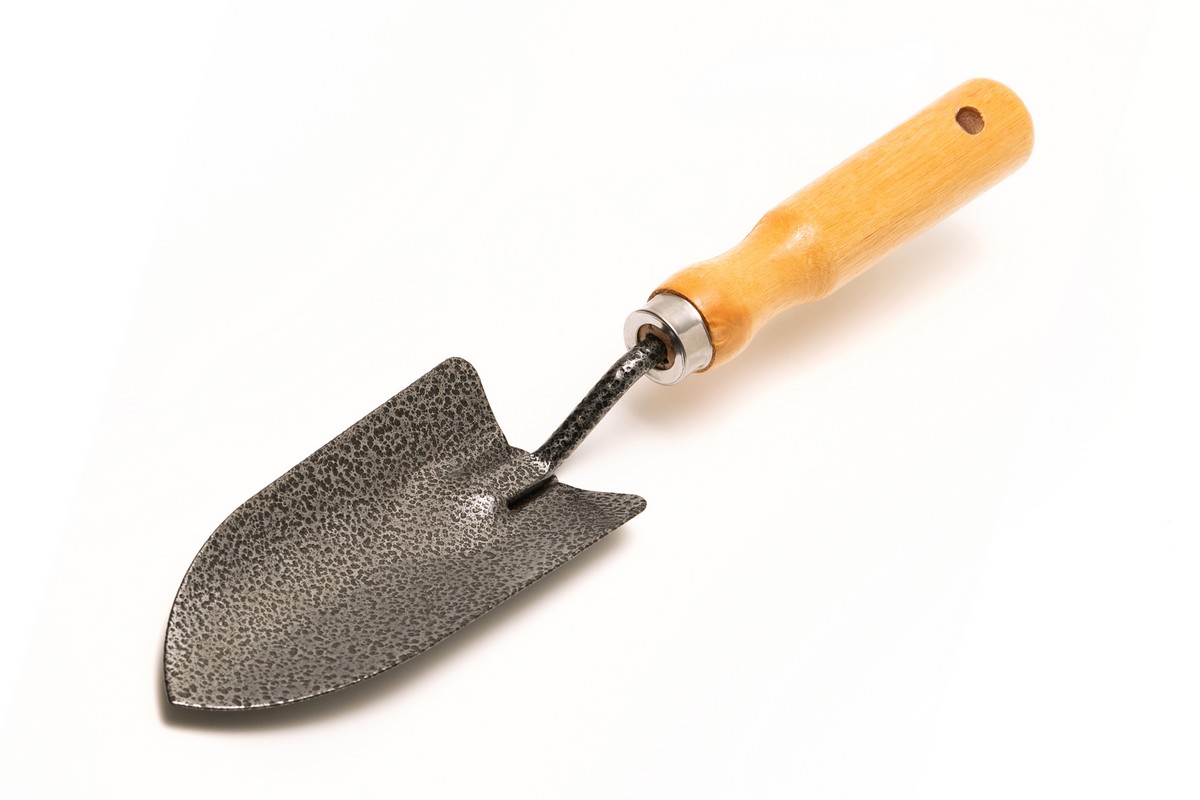 Совок садовий MASTERTOOL звужений 300×60 мм з дерев'яною ручкою 14-6188 view 1